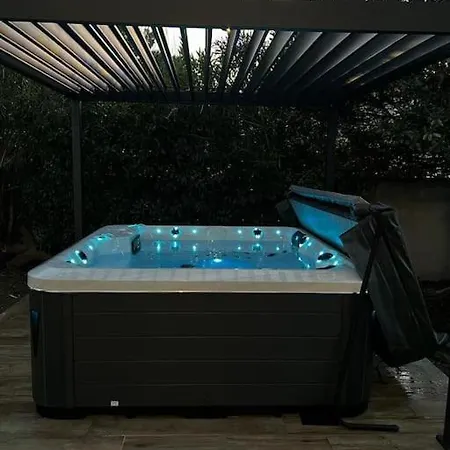 Mila, Piscine,spa,serignan